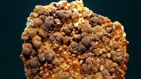 Frumusețile Maramureșului: Un eșantion din calcit, din Mina Cavnic, este exponatul săptămânii la Muzeul de Mineralogie din Baia Mare (FOTO)