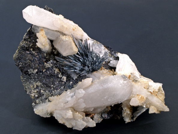 Frumusețile Maramureșului: Un eșantion armonios din Mina Baia-Sprie este exponatul săptămânii la Muzeul de Mineralogie din Baia Mare (FOTO)