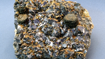 Frumusețile Maramureșului: Un eșantion absolut extraordinar de la Herja, exponatul săptămânii la Muzeul de Mineralogie din Baia Mare (FOTO)