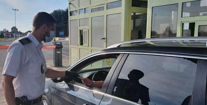 Autoturism căutat de autorităţile din Polonia, oprit la intrarea în România