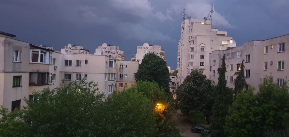 Capricii specifice sezonului estival: Maramureșul mai rămâne sub coduri galbene de instabilitate atmosferică temporar accentuată respectiv pericol de inundații