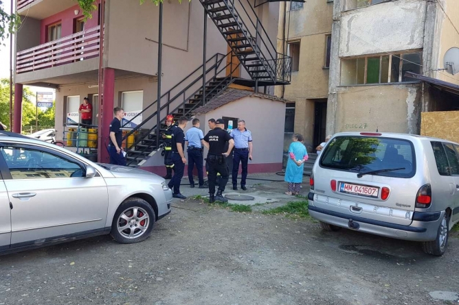 Actualizare: Alertă: Incendiu într-un bloc din Sighetu Marmației. Un bărbat a ajuns la spital cu arsuri grave (FOTO)