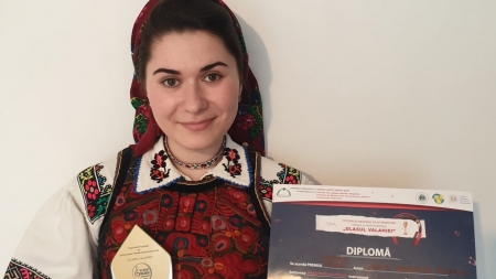 Maramureșeanca Ioana Alexandra Gherghel a obținut Marele Trofeu al secțiunii Muzică populară la Concursul Național “Glasul Valahiei” (FOTO)