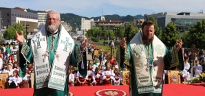 Unde slujesc ierarhii în această duminică