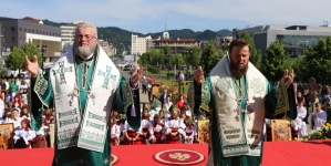 Unde slujesc ierarhii în această duminică