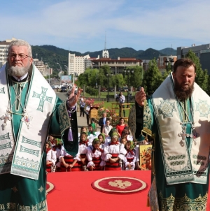 Unde slujesc ierarhii în această duminică