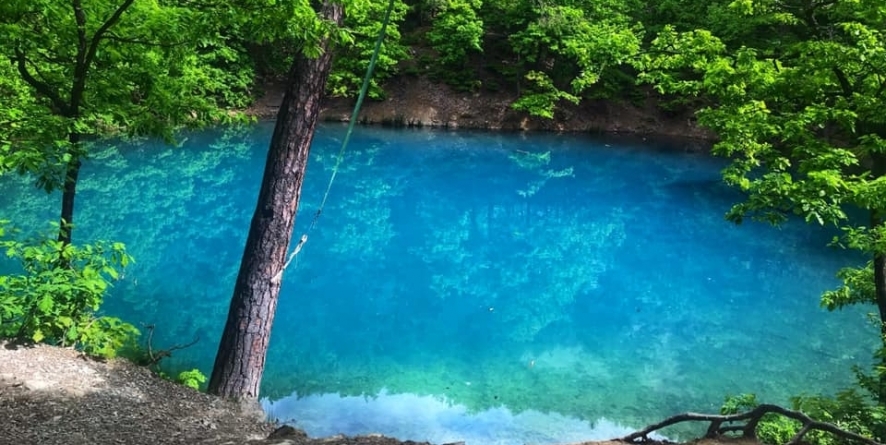 Atrage ca un magnet turiștii: Lacul Albastru din Baia Sprie, oază de frumusețe și relaxare
