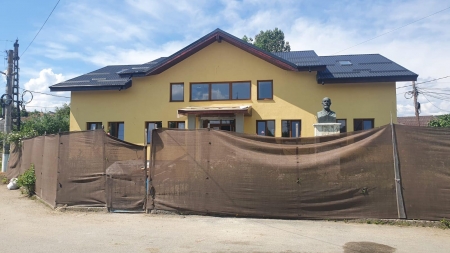 Exclusiv DirectMM.ro: Primăria din Maramureș, arsă de flăcări, iată că prinde contur! Comuna Băsești a primit banii necesari pentru a finaliza lucrările (FOTO)