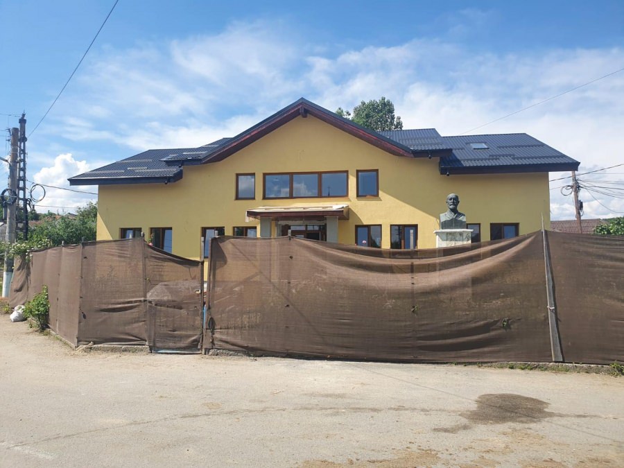 Exclusiv DirectMM.ro: Primăria din Maramureș, arsă de flăcări, iată că prinde contur! Comuna Băsești a primit banii necesari pentru a finaliza lucrările (FOTO)