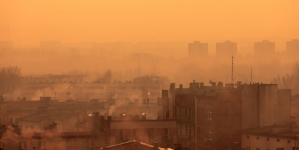 Cum vrea UE să reducă poluarea în Europa prin taxarea centralelor de apartament, a mașinilor și transporturilor navale