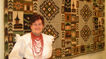 Victoria Berbecar, meșterul popular din comuna Botiza care transformă lâna în simplă magie. Află totul despre tehnica folosită de dânsa