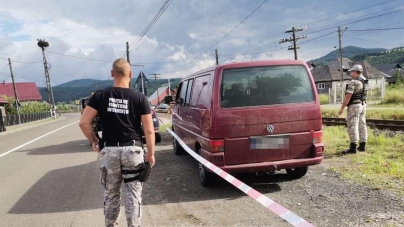 Caz șocant în Maramureș: Contrabandist prins în mașină cu două grenade și 11 cartușe. A fost arestat preventiv pentru nerespectarea regimului armelor şi muniţiilor (FOTO)