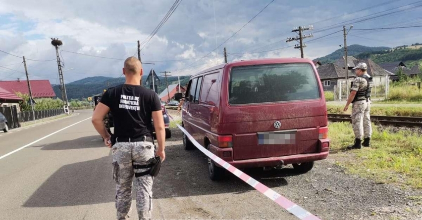 Caz șocant în Maramureș: Contrabandist prins în mașină cu două grenade și 11 cartușe. A fost arestat preventiv pentru nerespectarea regimului armelor şi muniţiilor (FOTO)
