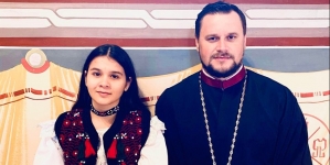 „Maramureș, sfânt pământ”: Tânăra Iulia Ioana Vlad și-a lansat primul cântec; Versurile au fost compuse de arhid. prof. drd. Adrian Dobreanu (FOTO)