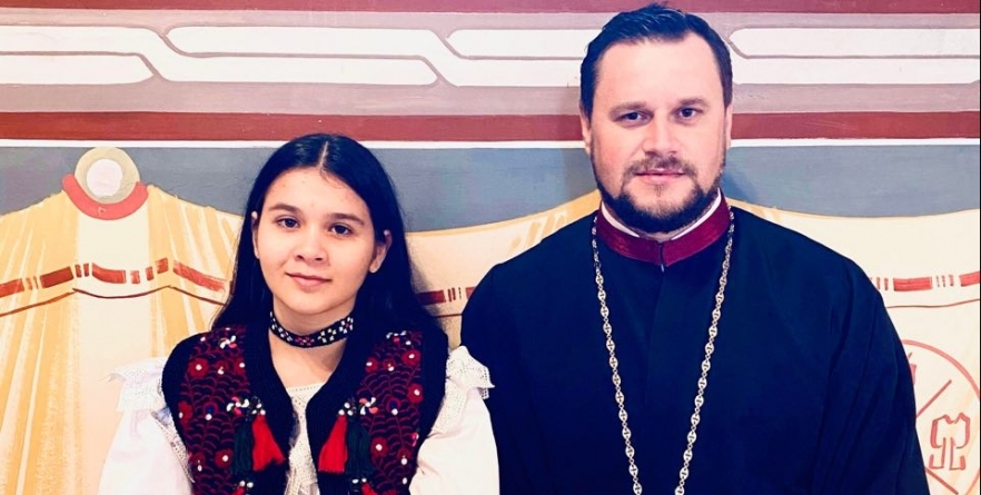 „Maramureș, sfânt pământ”: Tânăra Iulia Ioana Vlad și-a lansat primul cântec; Versurile au fost compuse de arhid. prof. drd. Adrian Dobreanu (FOTO)