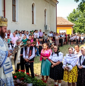 PS Timotei a săvârșit Sfânta Liturghie și a pus piatra de temelie pentru o nouă biserică în parohia cu hramul „Înălțarea Domnului” din Andrid (FOTO)