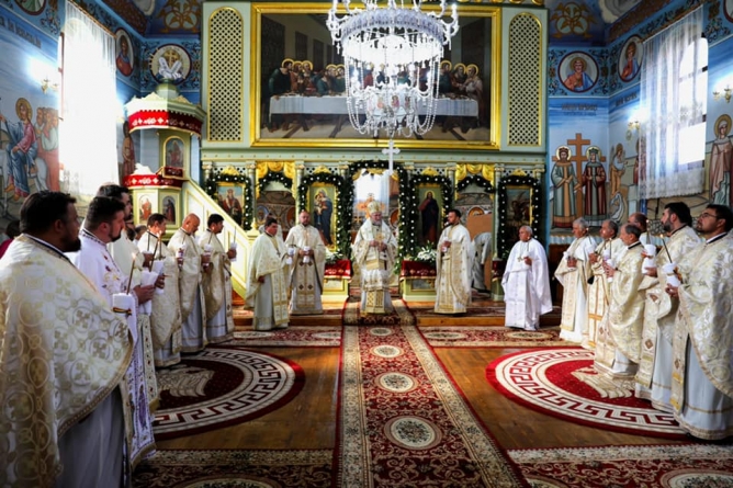 Eveniment religios important: PS Iustin a târnosit biserica Parohiei Ortodoxe Sălsig (FOTO)