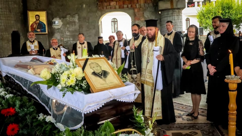 Părintele Ioan Coltan a fost condus pe ultimul drum (FOTO)
