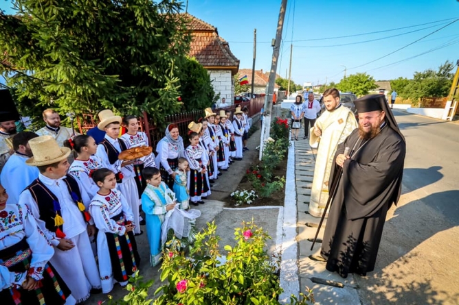 PS Timotei a târnosit biserica Parohiei Ortodoxe Blaja (FOTO)