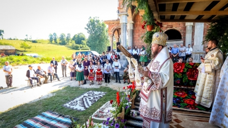 Sfânta Liturghie arhierească în Parohia Ortodoxă Borcut (FOTO)