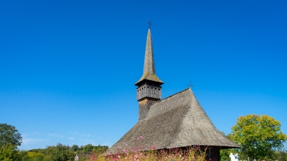 Vizitează Maramureșul!: Biserica „Adormirea Maicii Domnului” din Lăpușul Românesc, o adevărată bijuterie care datează de peste 300 de ani. Vezi istoria! (FOTO)