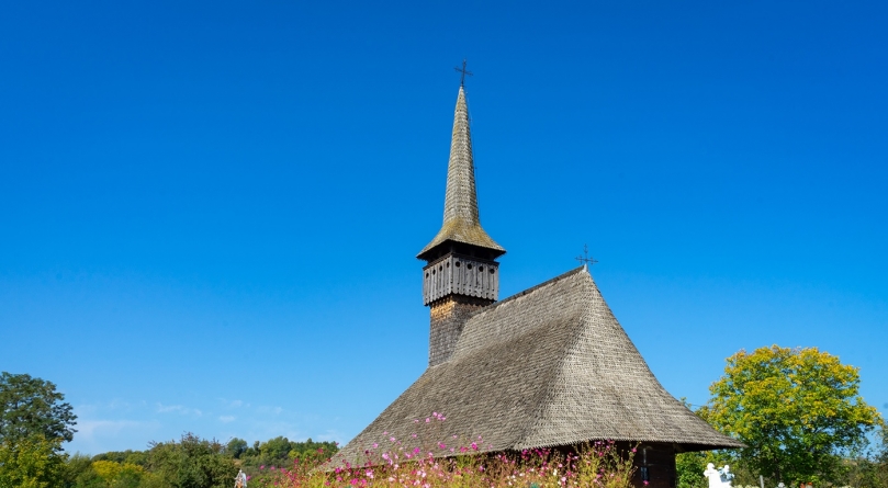 Vizitează Maramureșul!: Biserica „Adormirea Maicii Domnului” din Lăpușul Românesc, o adevărată bijuterie care datează de peste 300 de ani. Vezi istoria! (FOTO)