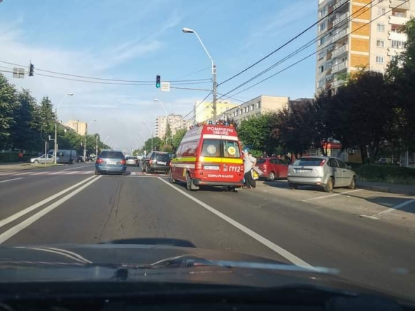 Accident în Baia Mare: O vârstnică de 83 de ani care aștepta la semafor a fost acroșată de o mașină (FOTO)