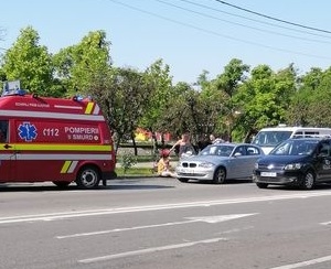 Accident în Baia Mare: O femeie și fetița ei de doi ani în cărucior, lovite pe trecerea de pietoni în zona Buclă. Au ajuns la spital (FOTO)