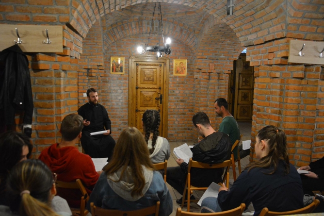 La Catedrala Episcopală: Voluntarii ASCOR Baia Mare s-au pregătit pentru taberele care se vor desfășura în această vară