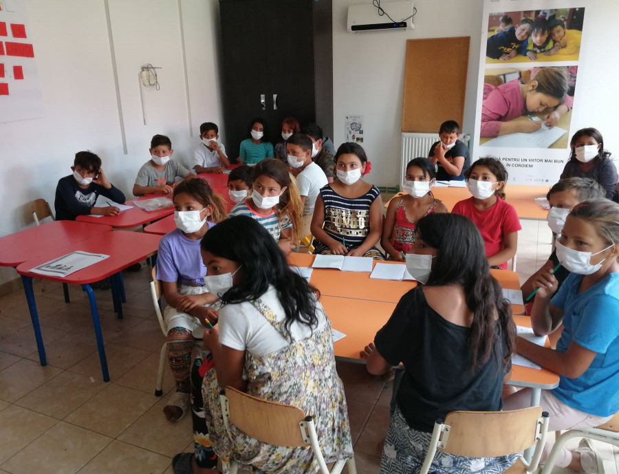 ABC-ul educației și sănătății: Se fac demersuri pentru integrarea comunității romilor din Ponorâta. S-au realizat cursuri de îngrijire copil și alăptare (FOTO)