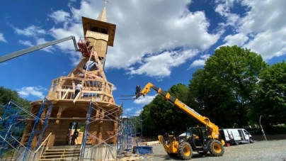 Biserica de lemn în stil maramureșean din New Jersey prinde contur (FOTO)