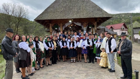 Unitate în comunitatea maramureșeană: Masă caldă după Liturghie, tot a doua duminică din lună, la Parohia Ortodoxă din Câmpu Negru din Sighetu Marmației (FOTO)