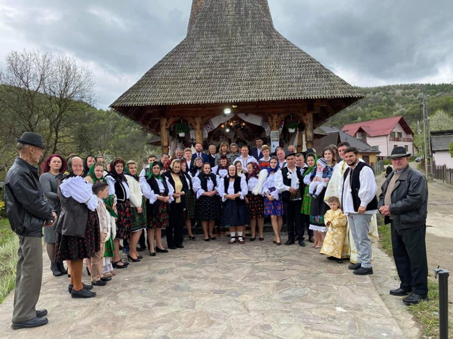 Unitate în comunitatea maramureșeană: Masă caldă după Liturghie, tot a doua duminică din lună, la Parohia Ortodoxă din Câmpu Negru din Sighetu Marmației (FOTO)