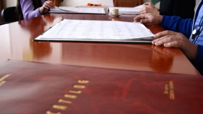 SLI MM cere în instanță suspendarea ordinului privind echivalarea doctoratului