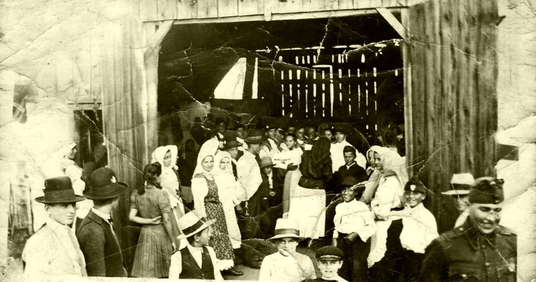 Distracția de altădată: „Când am fost io fată se făcea danț la șură duminica”