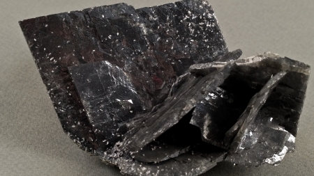 Frumusețile Maramureșului: Un eșantion din baritină din Mina Cavnic este exponatul săptămânii la Muzeul de Mineralogie din Baia Mare (FOTO)