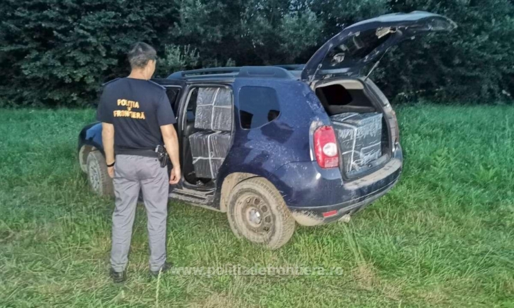 Captură în nordul Maramureșului: 9.997 pachete cu țigări confiscate de polițiști în apropierea localității Săpânța. Erau dubuite într-o mașină! (VIDEO ȘI FOTO)