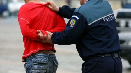 Tânăr băimărean reținut pentru tâlhărie calificată; A „atacat” pe stradă doi bărbați și le-a furat bunurile