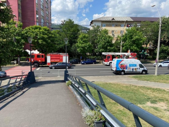 Incendiu în Baia Mare: Intervenție la o garsonieră de pe bulevardul Independenței (FOTO)