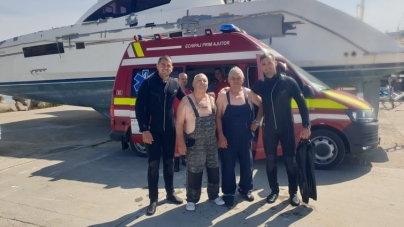 Exclusiv: Scafandrii ISU Maramureș au salvat trei pescari a căror barcă s-a răsturnat, în zona Portului Constanța. Nu este singura intervenție! (VIDEO ȘI FOTO)