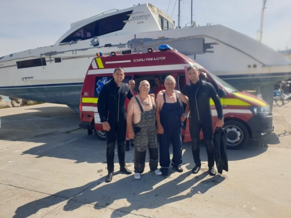 Exclusiv: Scafandrii ISU Maramureș au salvat trei pescari a căror barcă s-a răsturnat, în zona Portului Constanța. Nu este singura intervenție! (VIDEO ȘI FOTO)