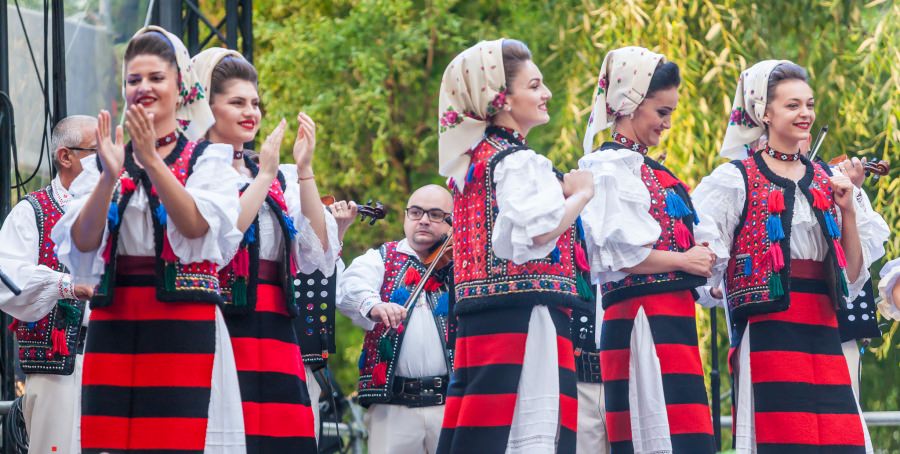 Joc în Sat la Giulești; Vor participa artiști unul și unul