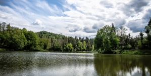 Lacul Lighet din Târgu Lăpuș, alegerea ideală pentru o zi de vară