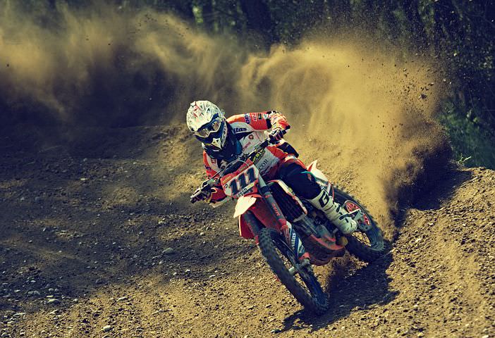 Dosar penal: Un tânăr a lovit un căprior cu motocross-ul în Boiu Mare. Nu avea permis corespunzător categoriei, iar vehiculul nu era înmatriculat