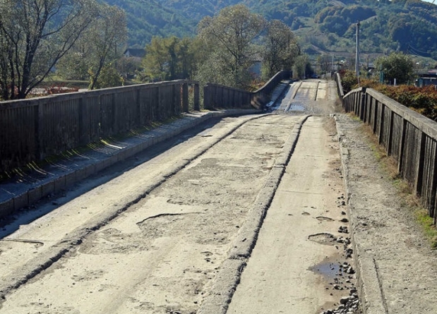 Poveste unică în Maramureș: Două primării își dau mâna, pentru a reface un pod afectat de inundațiile din 1970. Care sunt planurile autorităților locale (FOTO)