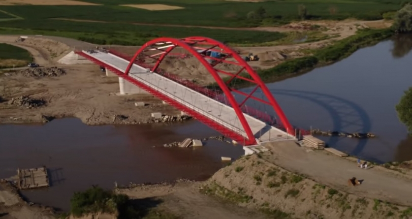 O lucrare foarte importantă: Se va turna asfaltul pe podul peste Someș de la Seini. Finalizarea lucrărilor este dată peste cap de situația PNDL (VIDEO ȘI FOTO)