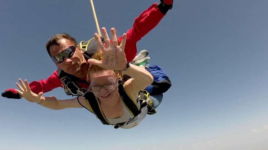 Experiență inedită în Maramureș: Timp de trei zile Aeroclubul Baia Mare organizează pentru cei care doresc salturi în tandem cu parașuta. Care sunt condițiile!