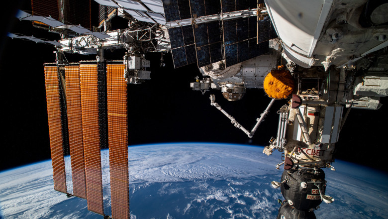 Situație: Stația Spațială Internațională, deviată de pe orbita ei după ce motoarele unui modul rusesc au pornit singure