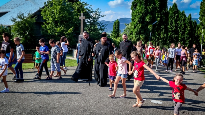 „Tabără în satu’ meu”: Școală de vară dedicată copiilor din Parohia Ortodoxă Satu Nou de Sus (FOTO)