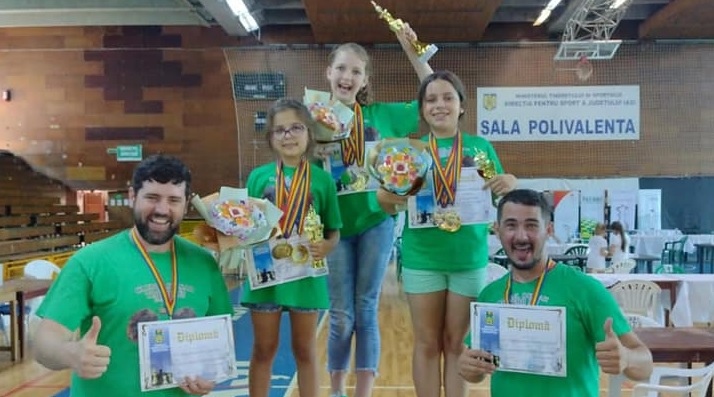 Tinerele șahiste, reușită superbă pentru Baia Mare: Micile leoaice, triplu medaliate la campionatele naționale de juniori pe echipe! (FOTO)